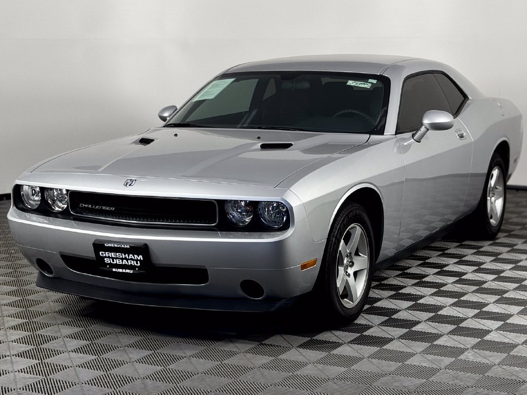 Used 2010 Dodge Challenger SE RWD image 3
