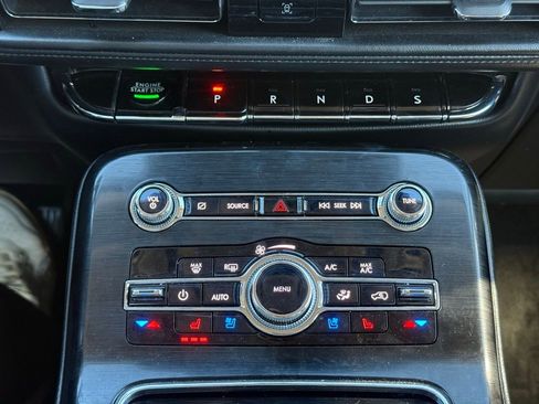 Used 2021 Lincoln Nautilus Reserve image 11