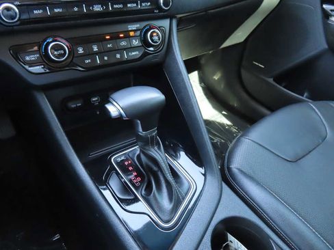 Used 2022 Kia Niro Touring Special Edition FWD image 29