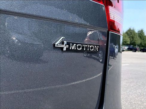 Used 2024 Volkswagen Tiguan SE AWD/4WD image 29