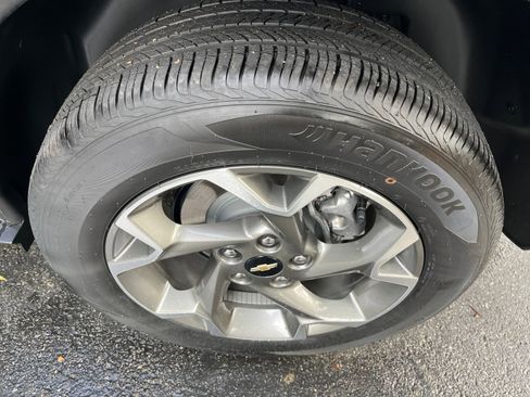 Used 2025 Chevrolet Trax LT w/ LT Convenience Package image 28