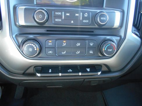 Used 2018 Chevrolet Silverado 2500 LT AWD/4WD image 16