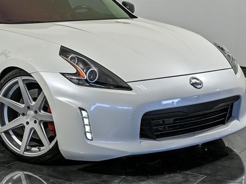 Used 2020 Nissan 370Z Coupe RWD image 2