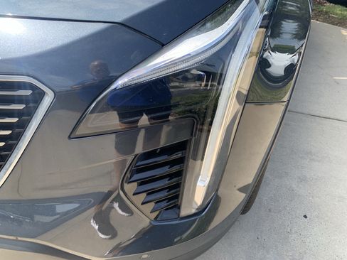 Used 2019 Cadillac XT4 Premium Luxury w/ Technology Package FWD image 6