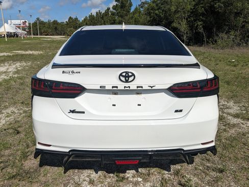 Used 2022 Toyota Camry SE image 5