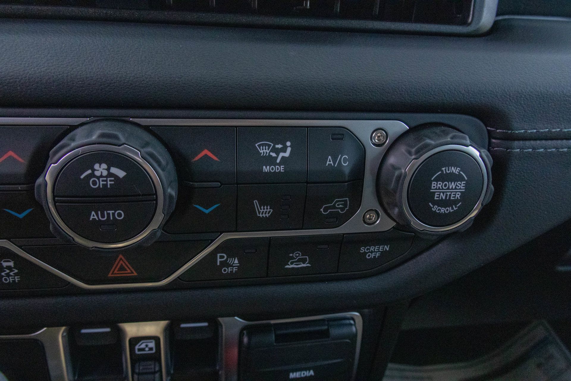 New 2027 Jeep Wrangler Unlimited Sahara AWD/4WD image 20
