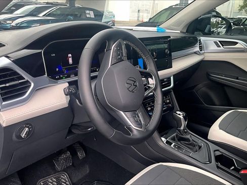 New 2026 Volkswagen Taos SE FWD image 8