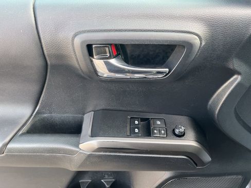 Used 2019 Toyota Tacoma TRD Sport image 45