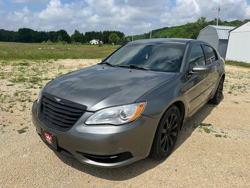 Used 2013 Chrysler 200 Touring FWD image 2