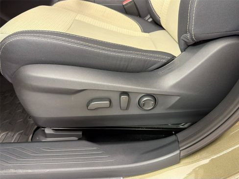 Used 2025 Subaru Outback Premium AWD/4WD image 18