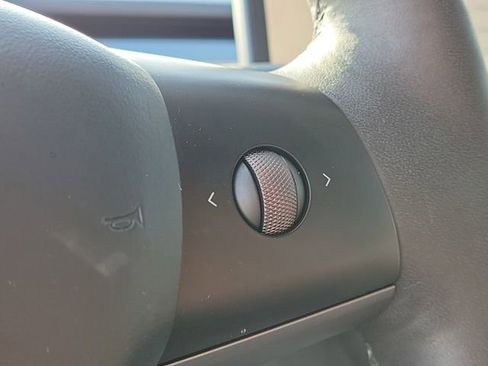 Used 2022 Tesla Model Y Performance image 28