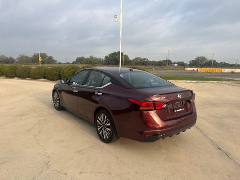 Used 2025 Nissan Altima 2.5 SV image 10