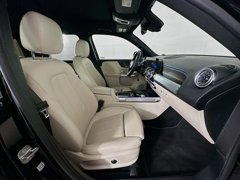 Used 2025 Mercedes-Benz GLB 250 image 31