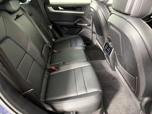 Certified 2024 Porsche Cayenne AWD/4WD image 30