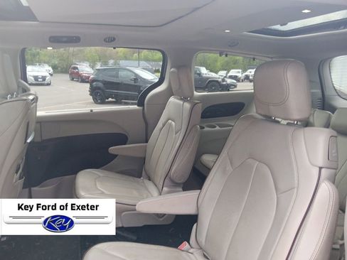Used 2018 Chrysler Pacifica Limited w/ Advanced Safetytec Group FWD image 20