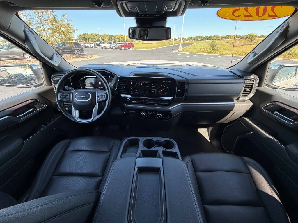 Used 2025 GMC Sierra 1500 SLT AWD/4WD image 29