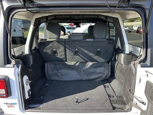 Used 2024 Jeep Wrangler Unlimited image 10
