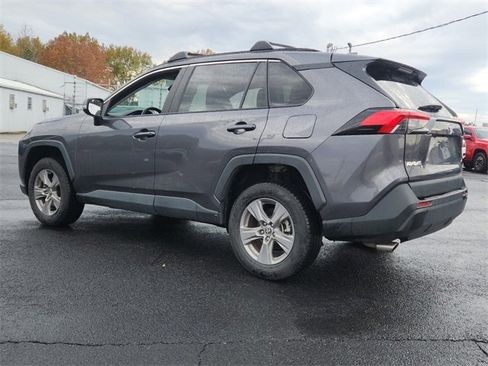 Used 2022 Toyota RAV4 XLE image 5