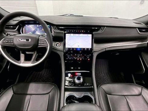 Used 2025 Jeep Grand Cherokee Limited 4xe image 16