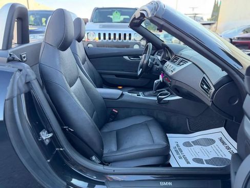 Used 2009 BMW Z4 sDrive30i image 32