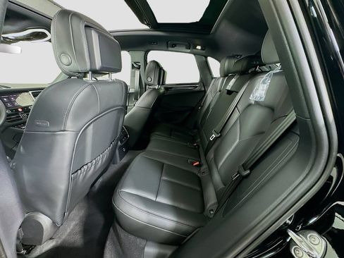 Certified 2026 Porsche Macan AWD/4WD image 24