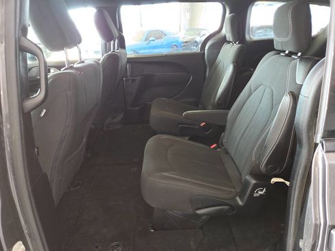 Used 2018 Chrysler Pacifica Touring Plus w/ S Appearance Package FWD image 19