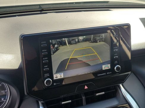 Used 2021 Toyota Venza LE image 30