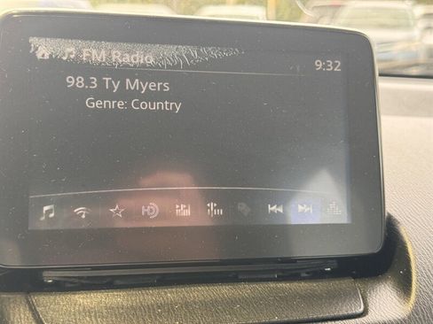 Used 2019 Toyota Yaris LE image 20