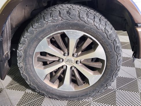 Used 2015 Ford F150 King Ranch w/ Equipment Group 601A Luxury image 9