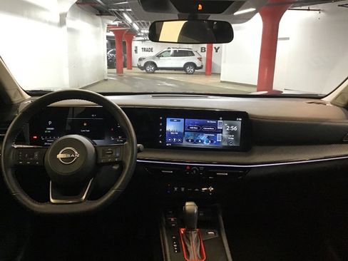 Used 2025 Nissan Kicks SR AWD/4WD image 30