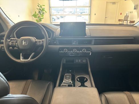 Certified 2025 Honda Pilot EX-L image 8