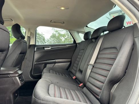 Used 2016 Ford Fusion SE FWD image 19