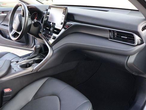 Used 2022 Toyota Camry XSE FWD image 19