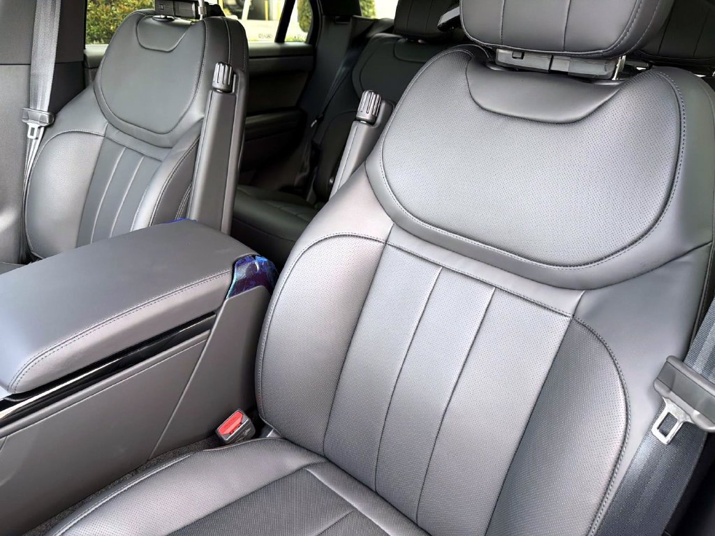 New 2026 Land Rover Range Rover Sport SE AWD/4WD image 18