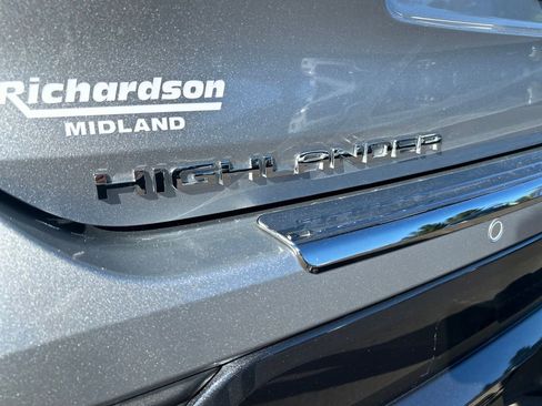 Used 2024 Toyota Highlander Limited image 15