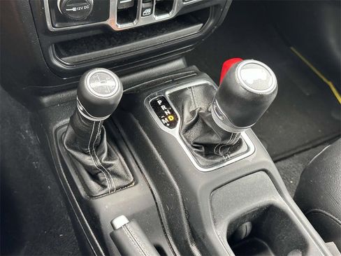 Used 2023 Jeep Wrangler Unlimited Sahara w/ Cold Weather Group image 32