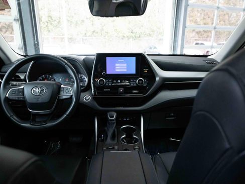 Used 2023 Toyota Highlander XLE image 20