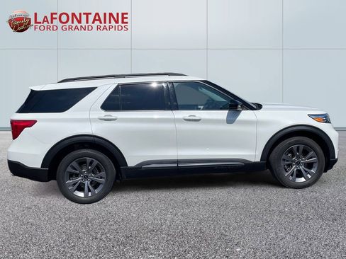 Used 2023 Ford Explorer XLT w/ Equipment Group 202A AWD/4WD image 8