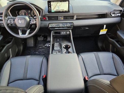 New 2025 Honda Pilot Touring image 8
