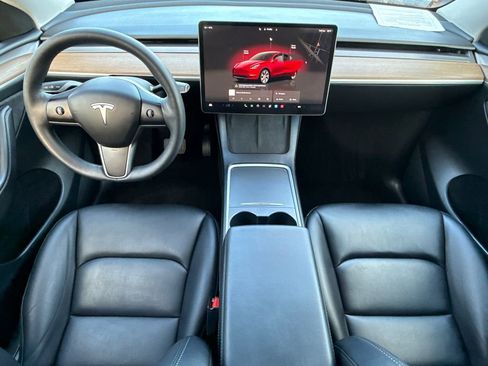 Used 2024 Tesla Model Y Long Range AWD/4WD image 21