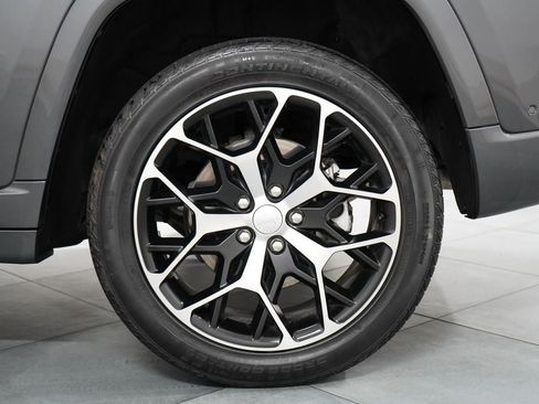 Used 2024 Jeep Grand Cherokee Summit AWD/4WD image 36