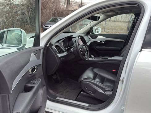 Used 2016 Volvo XC90 T8 Momentum w/ Vision Package image 22