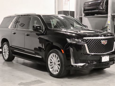 Certified 2022 Cadillac Escalade ESV Luxury AWD/4WD image 7