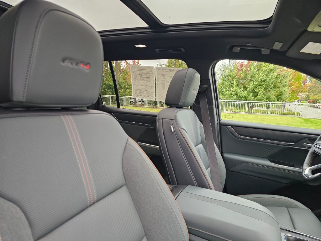 Used 2024 GMC Acadia AT4 w/ Luxury Package AWD/4WD image 11
