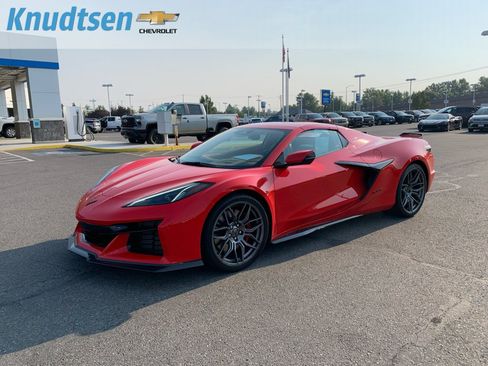 Used 2024 Chevrolet Corvette Z06 RWD image 3