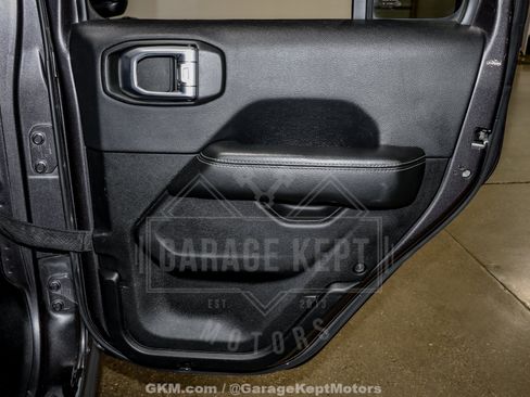 Used 2018 Jeep Wrangler Unlimited Sahara AWD/4WD image 92