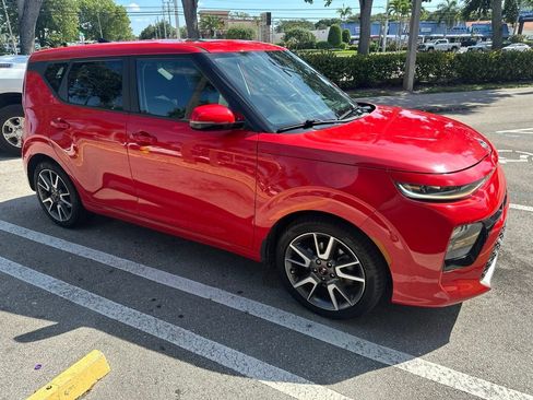 Used 2021 Kia Soul Turbo FWD image 2
