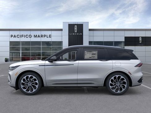 New 2026 Lincoln Nautilus Reserve image 3