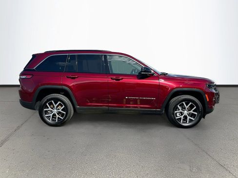 Used 2025 Jeep Grand Cherokee Limited w/ Luxury Tech Group II AWD/4WD image 8