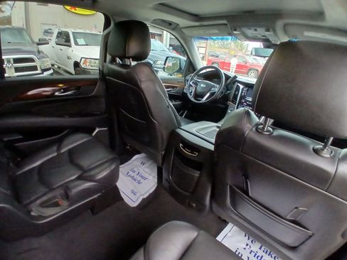 Used 2019 Cadillac Escalade Luxury image 23
